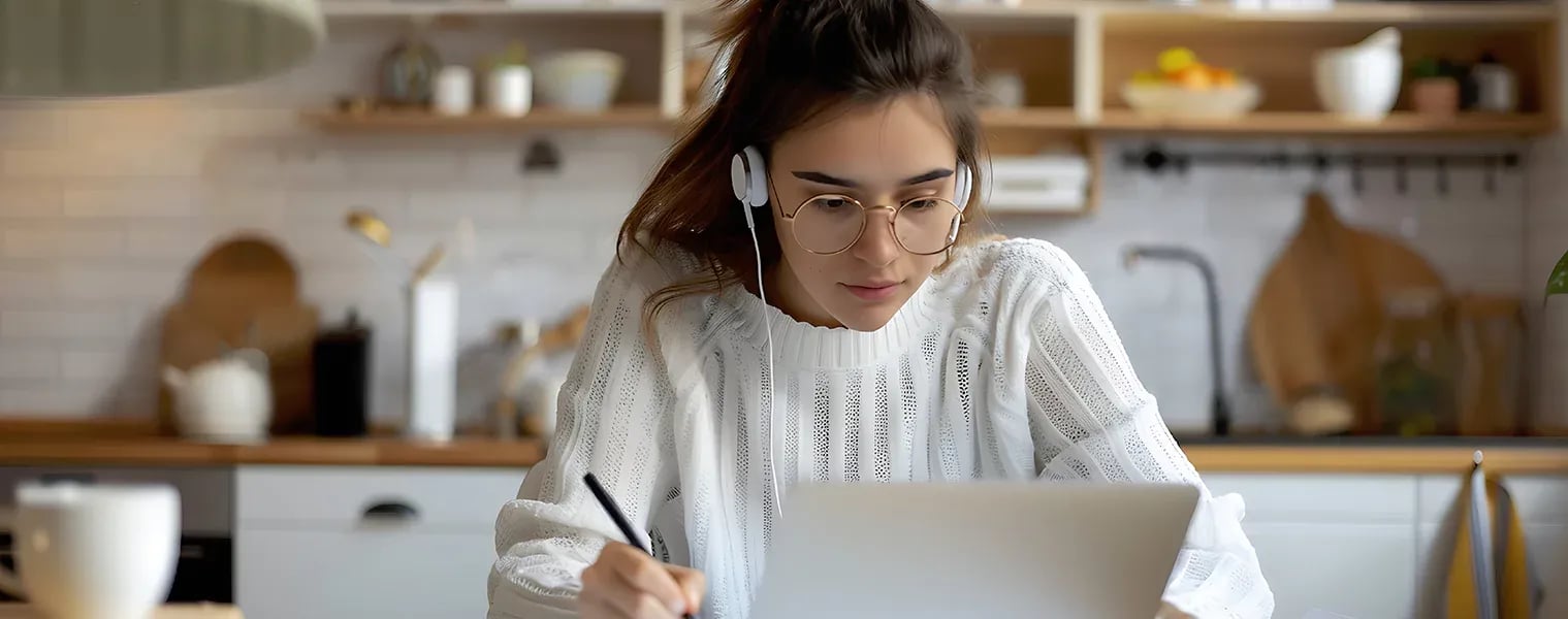 How Much Does a Virtual Assistant Make?