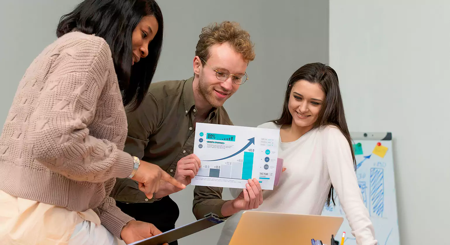 Understanding Your Options: Contractor vs. Agency