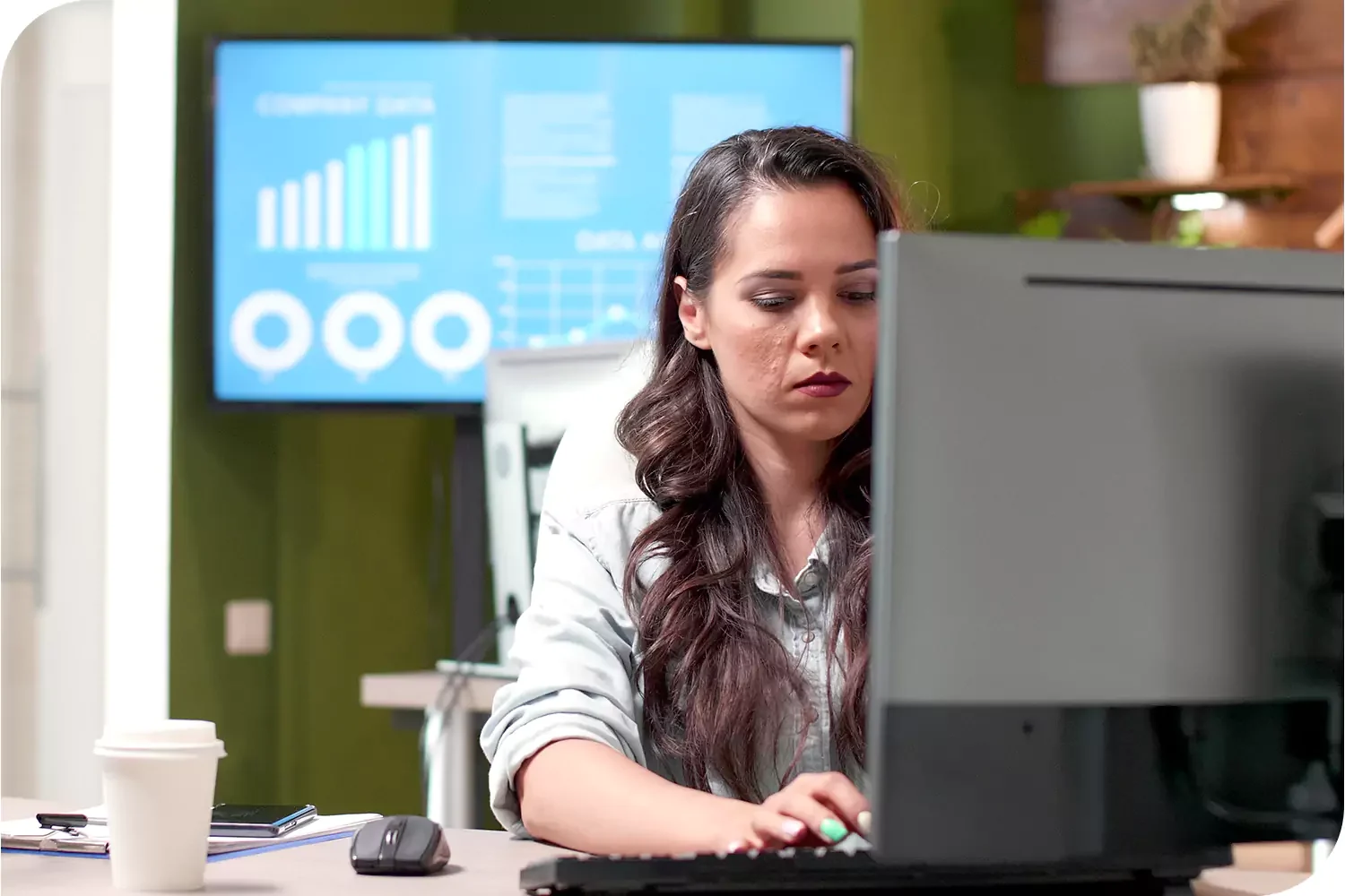 Data Analyst Virtual Assistant working on system